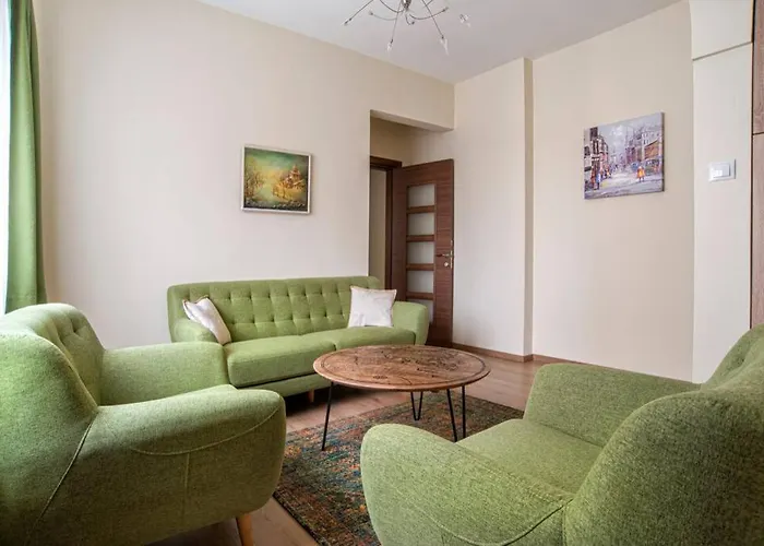 Elegant & Stylish 2 Bedroom *