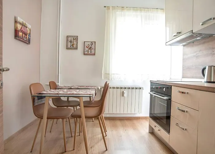 Elegant & Stylish 2 Bedroom Διαμέρισμα *