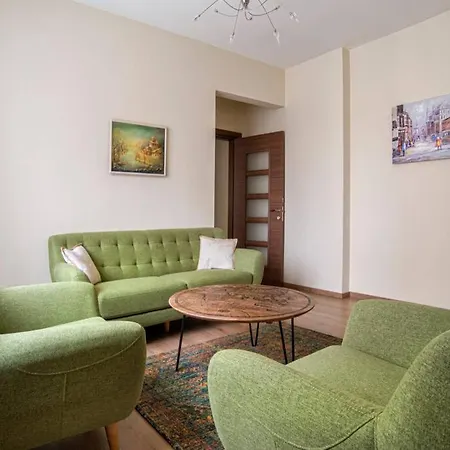 Elegant & Stylish 2 Bedroom *